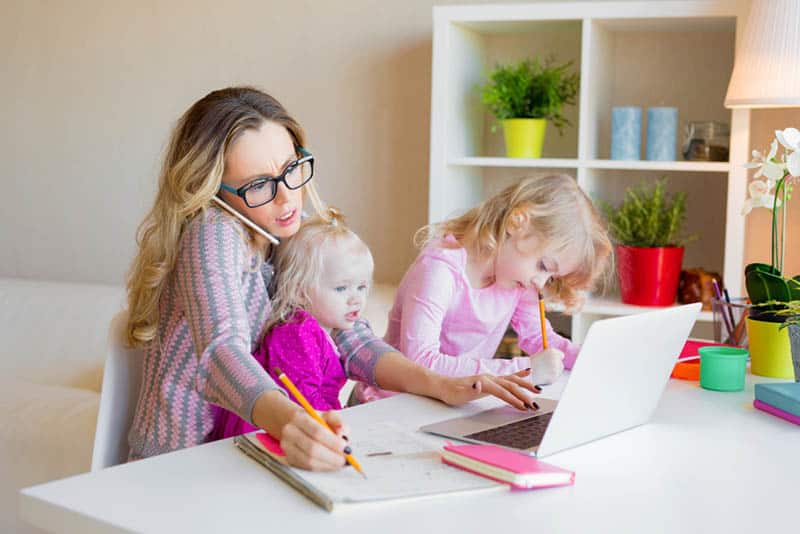 Single Mom Struggles: 11 Painful Facts And How To Deal With Them