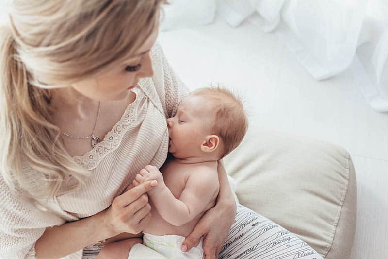 10 Best Tips For Breastfeeding While Having Flat Nipples