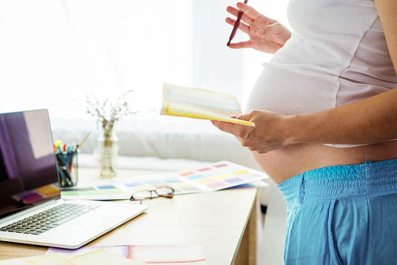 pregnant woman Create a schedule for baby shower virtual online