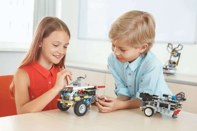 7 Best STEM Activities For Kids To Inspire Their Curiosity