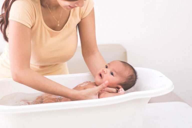 A StepByStep Guide On How To Bathe A Baby Properly