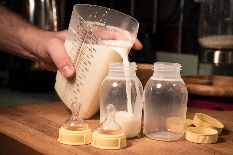 Can You Mix Formula And Breastmilk + Tips On How To Do It