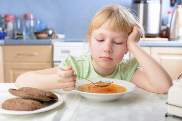 8 Best Tips On How To Get A Child To Eat When They Refuse