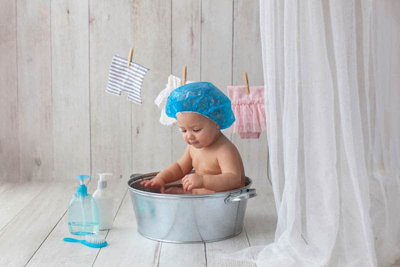 入浴中に赤ちゃんの耳から水を守る方法 一般的なエラー Icib Information
