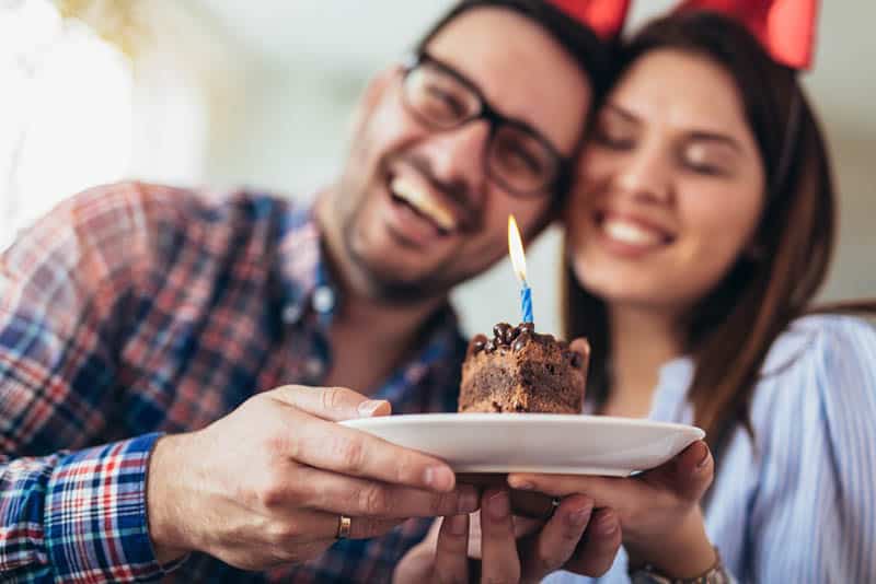 Wife surprise his husband with birthday cake